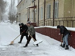 Территории лечебных и социозащитных учреждений оперативно расчищаются от снега