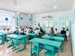 В школе села Широкий Карамыш ученики и учителя поменялись местами