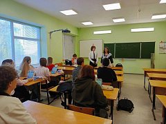 Сегодня старшеклассники школы №1 р. п. Лысые Горы взяли бразды правления в свои руки
