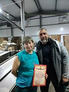 Сотрудникам Лысогорской птицефабрики передали благодарственные письма от тех, кто на передовой