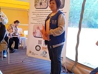 Сотрудник и активный волонтер Лысогорского комплексного центра социального обслуживания населения Ольга Сеченева приняла участие в региональном фестивале «Нужные люди - 2026»