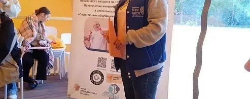 Сотрудник и активный волонтер Лысогорского комплексного центра социального обслуживания населения Ольга Сеченева приняла участие в региональном фестивале «Нужные люди - 2026»