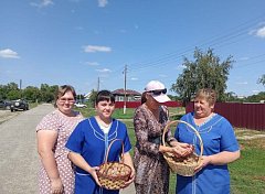 В Лысогорском центре социального обслуживания населения прошло мероприятие, посвященное Ореховому Спасу
