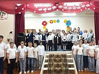 В школе № 2 прошёл праздничный концерт, посвященный Дню матери