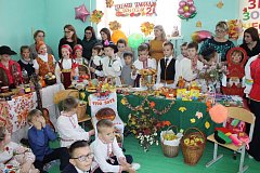 С большим размахом в Лысогорской школе №2 прошла первая благотворительная ярмарка