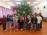 Старшеклассники Лысогорской школы №2 организовали тематические дни накануне Нового года