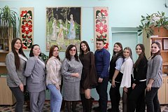 Есть традиция добрая: в Лысогорской школе №2 встретили выпускников разных лет