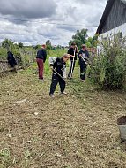 Активисты первичного отделения «Движения Первых» с. Новая Красавка помогли маме бойца, участвующего в специальной военной операции