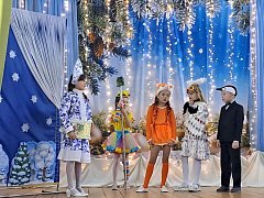 В школе села Большая Дмитриевка состоялась долгожданная премьера спектакля под ёлкой