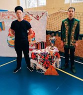 Школьники из Новой Красавки отпраздновали Масленицу в национальных костюмах