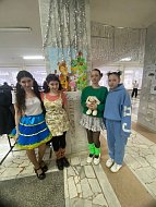 Старшеклассники Лысогорской школы №2 организовали тематические дни накануне Нового года