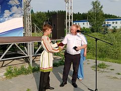 В Лысых Горах прошел праздничный концерт в День России