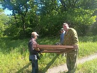 В Лысых Горах на экотропе «Лесная» устанавливают информационные стенды