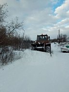 В Лысогорском районе в круглосуточном режиме ведется работа по уборке дорог от снега