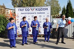 "Крутое поколение" в Лысогорском КЦСОН: День открытых дверей, полный тепла и талантов