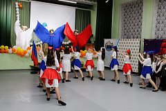 Накануне Дня Героев в Лысогорской школе №1 провели финальное мероприятие в рамках Года защитника Отечества