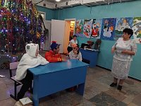 В школе поселка Яблочный дети, педагоги и родители провели новогодний вечер