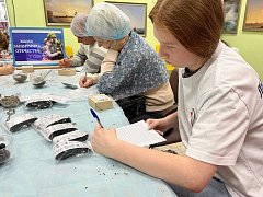 Мама участника СВО встретилась с юными лысогорскими волонтёрами
