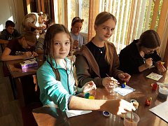 Ученики Лысогорской школы №1 подержали на руках геккона и познакомились с растениями-хищниками