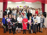 Есть традиция добрая: в Лысогорской школе №2 встретили выпускников разных лет