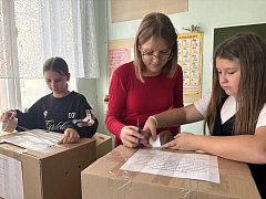 Ученики Лысогорской школы №2 собрали посылки для участников спецоперации