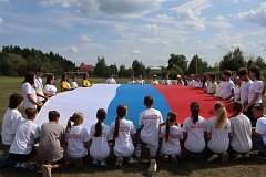 Лысогорцы развернули на стадионе 10-метровый триколор