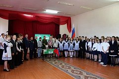 Уроки мужества в Лысогорской школе № 2: в День знаний открыли Парту Героя в честь участника СВО Андрея Пестряк