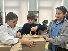 В Лысогорской школе №2 собрали гуманитарную помощь военнослужащим