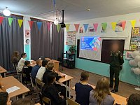 С учениками школы села Бутырки встретился участник специальной военной операции
