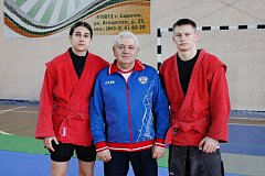 В Лысых Горах проходят учебно-тренировочные сборы по самбо