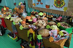 С большим размахом в Лысогорской школе №2 прошла первая благотворительная ярмарка