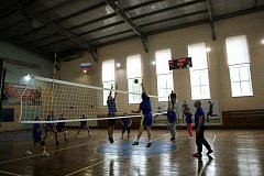 Сильный удар и верная защита — путь к успеху в волейболе