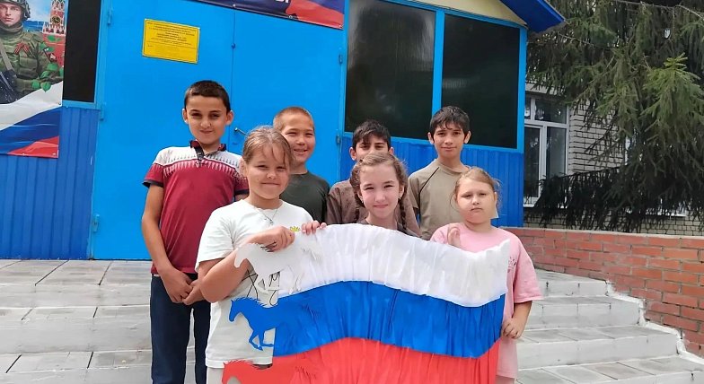 В Лысогорском районе продолжается цикл тематических мероприятий ко Дню Государственного Флага Российской Федерации