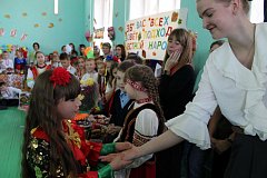 С большим размахом в Лысогорской школе №2 прошла первая благотворительная ярмарка