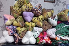 Женщины-волонтёры из Лысогорского и Калининского районов объединяются, чтобы обеспечить наших военных теплом и заботой