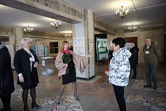 Глава района Валентина Фимушкина проголосовала с юбиляршей