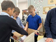 В Лысогорской школе №2 собрали гуманитарную помощь военнослужащим