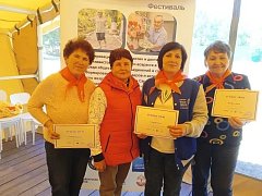 Сотрудник и активный волонтер Лысогорского комплексного центра социального обслуживания населения Ольга Сеченева приняла участие в региональном фестивале «Нужные люди - 2026»