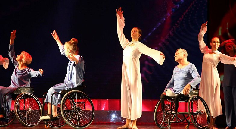 В ДК «Россия» проходит инклюзивный фестиваль «Культура без границ»