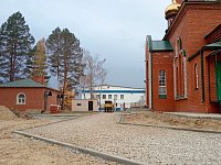 В Лысых Горах благоустраивается территория храма