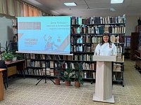 Ведущий библиотекарь Лысогорской центральной детской библиотеки Екатерина Пронина вышла в финал областного конкурса «Лучший библиотекарь 2025 года»