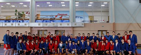 В Лысых Горах проходят учебно-тренировочные сборы по самбо