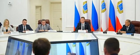 Ситуация с топливом в регионе постепенно стабилизируется, поэтому сегодня на заседании оперативного штаба будет рассмотрен вопрос об увеличении лимита продажи бензина для физических лиц с 30 до 40 литров. 