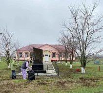 В селе Чадаевка навели порядок у памятника участникам Великой Отечественной войны