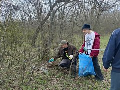 Экоактивисты Лысых Гор провели субботник на особо охраняемой природной территории