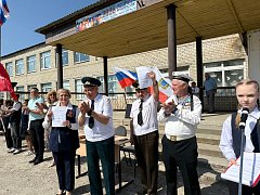 В школу села Широкий Карамыш передана на вечное хранение копия Знамени Победы