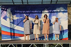 В Парке Победы Лысых Гор отметили День Государственного флага