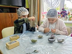 КЦСОН Лысогорского района организовал к исторической дате велопробег и сбор посылок бойцам на передовую