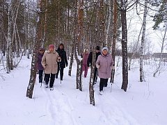 Сотрудники Лысогорского комплексного центра социального обслуживания населения вместе с получателями социальных услуг и «серебряными» волонтерами активно участвуют в мероприятиях Всероссийской декады спорта и здоровья