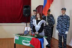 Уроки мужества в Лысогорской школе № 2: в День знаний открыли Парту Героя в честь участника СВО Андрея Пестряк